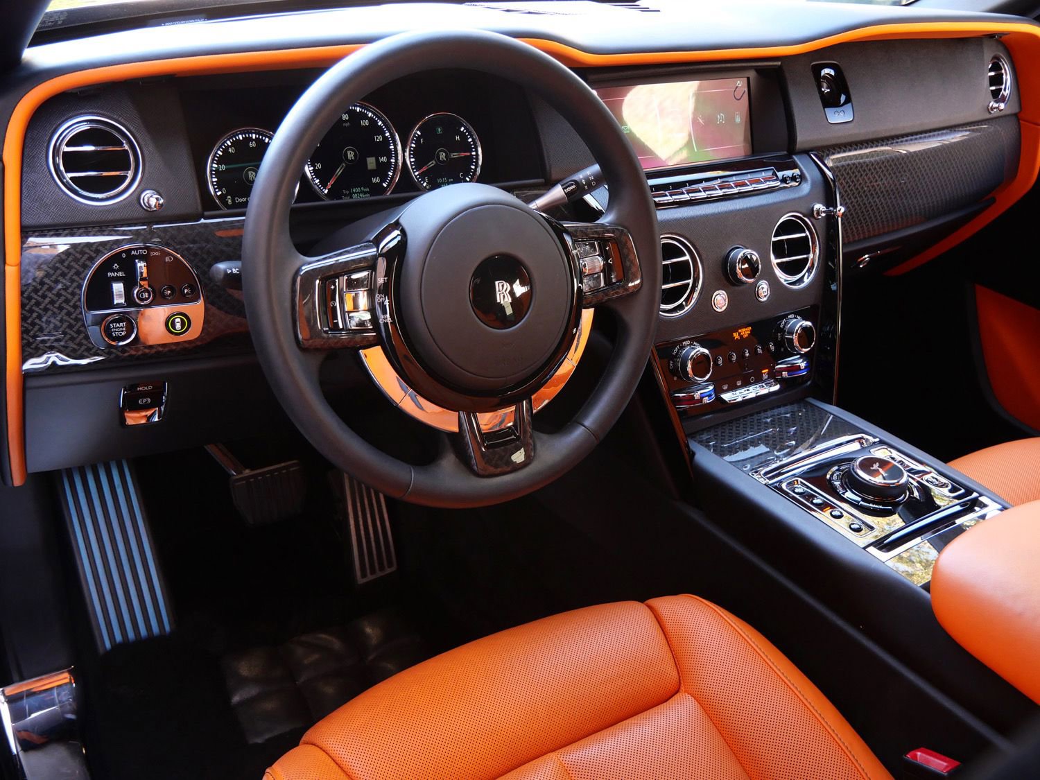 Used 2024 Rolls-Royce Cullinan Black Badge image 16