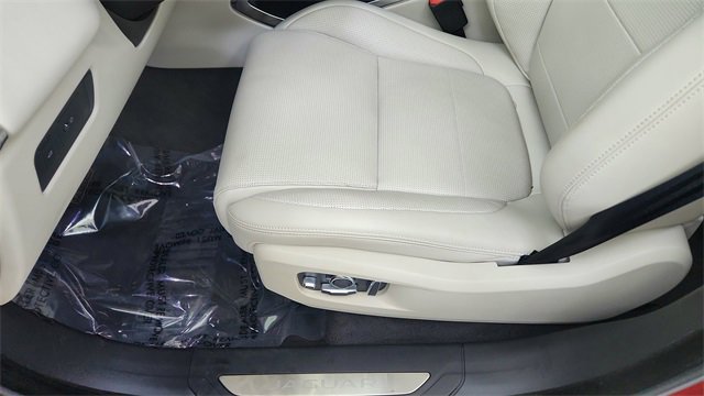 Used 2025 Jaguar F-PACE R-Dynamic S image 32