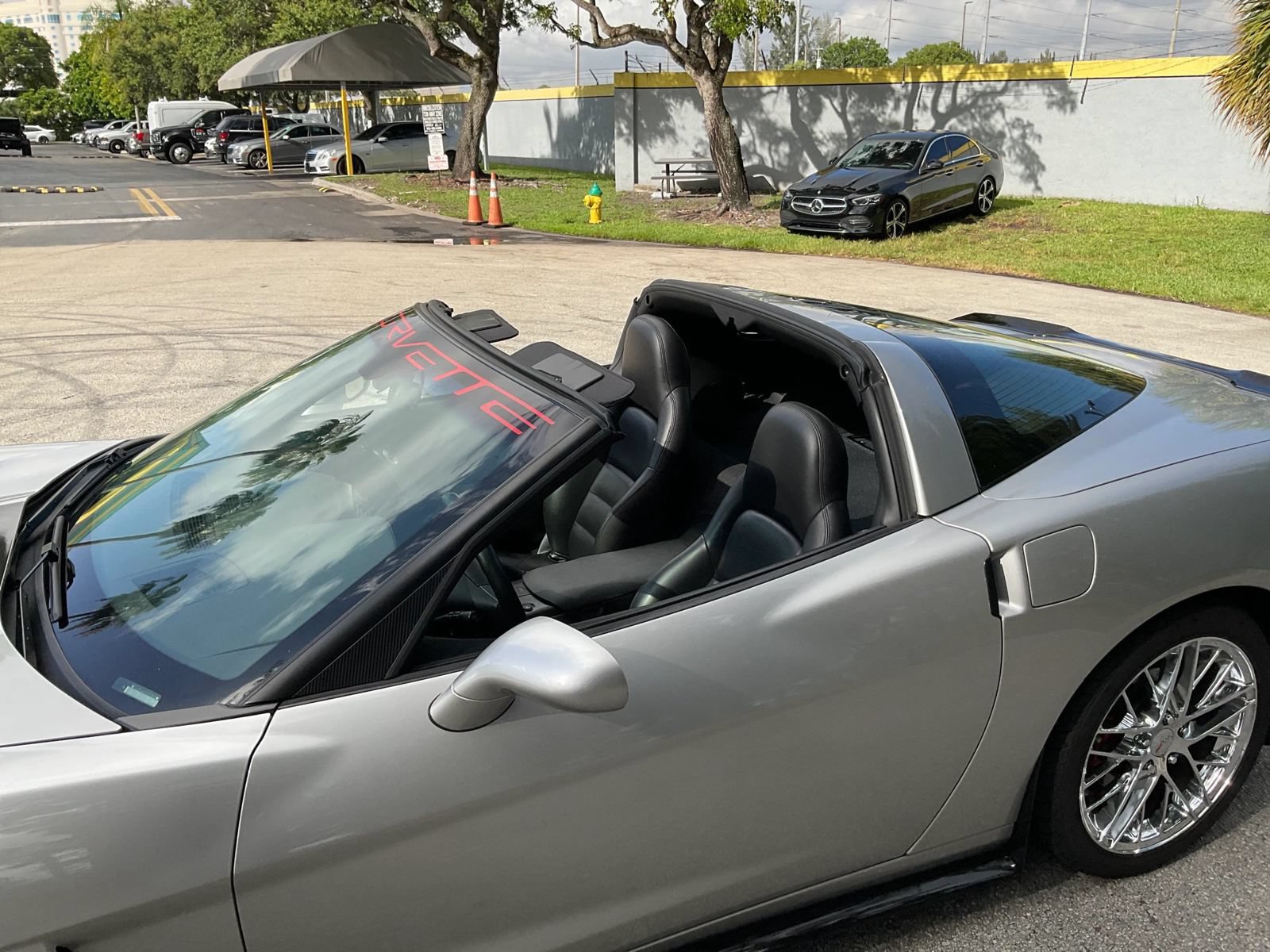 Used 2005 Chevrolet Corvette Coupe w/ Preferred Equipment Group RWD image 53