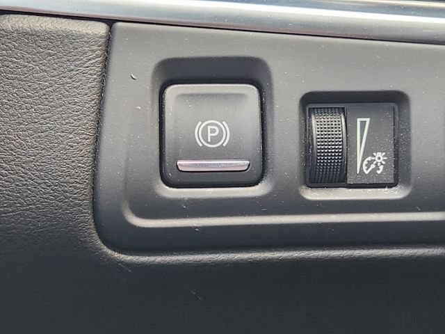 Used 2025 Cadillac XT6 Premium Luxury w/ Technology Package FWD image 20