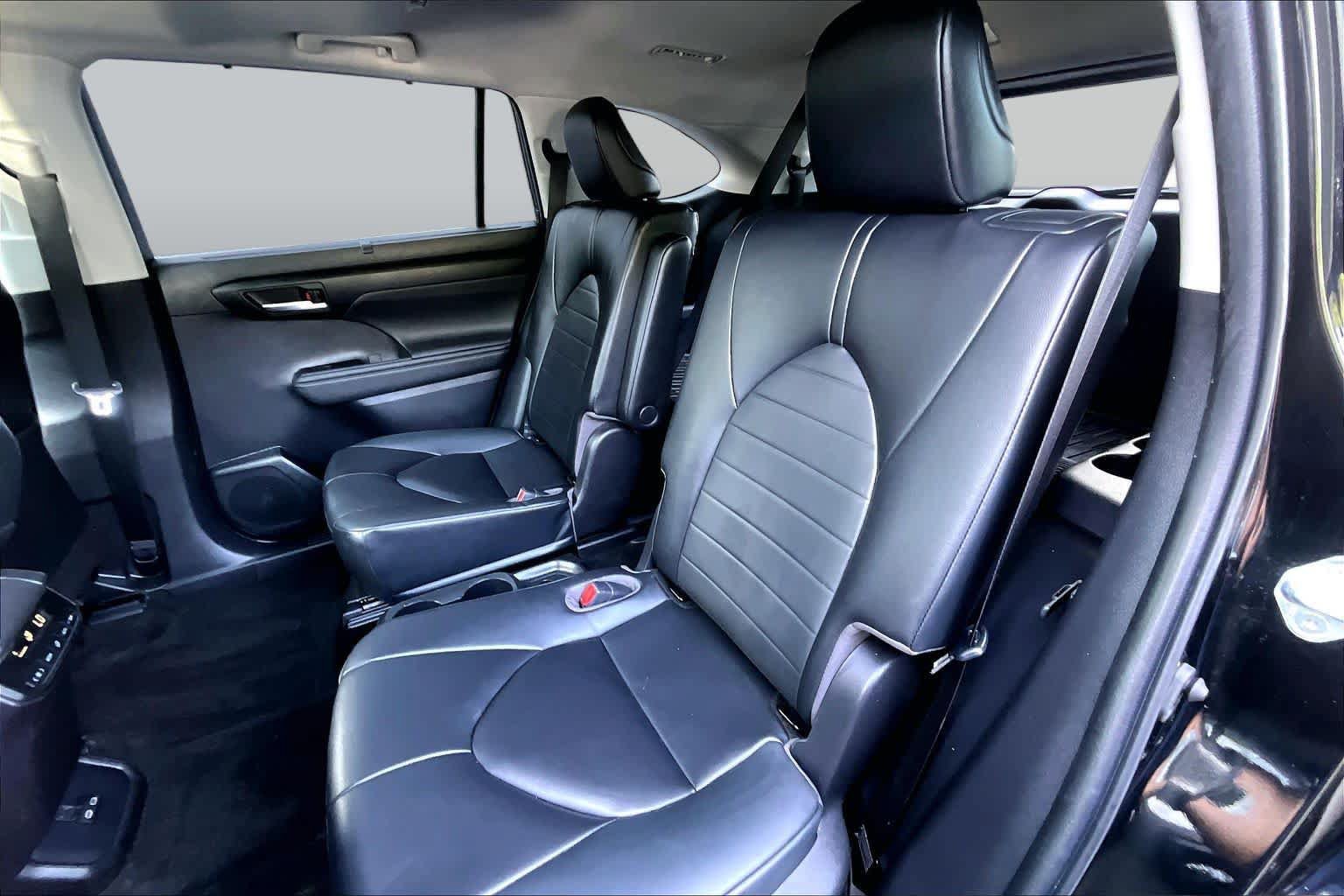 Used 2023 Toyota Highlander XLE AWD/4WD image 20