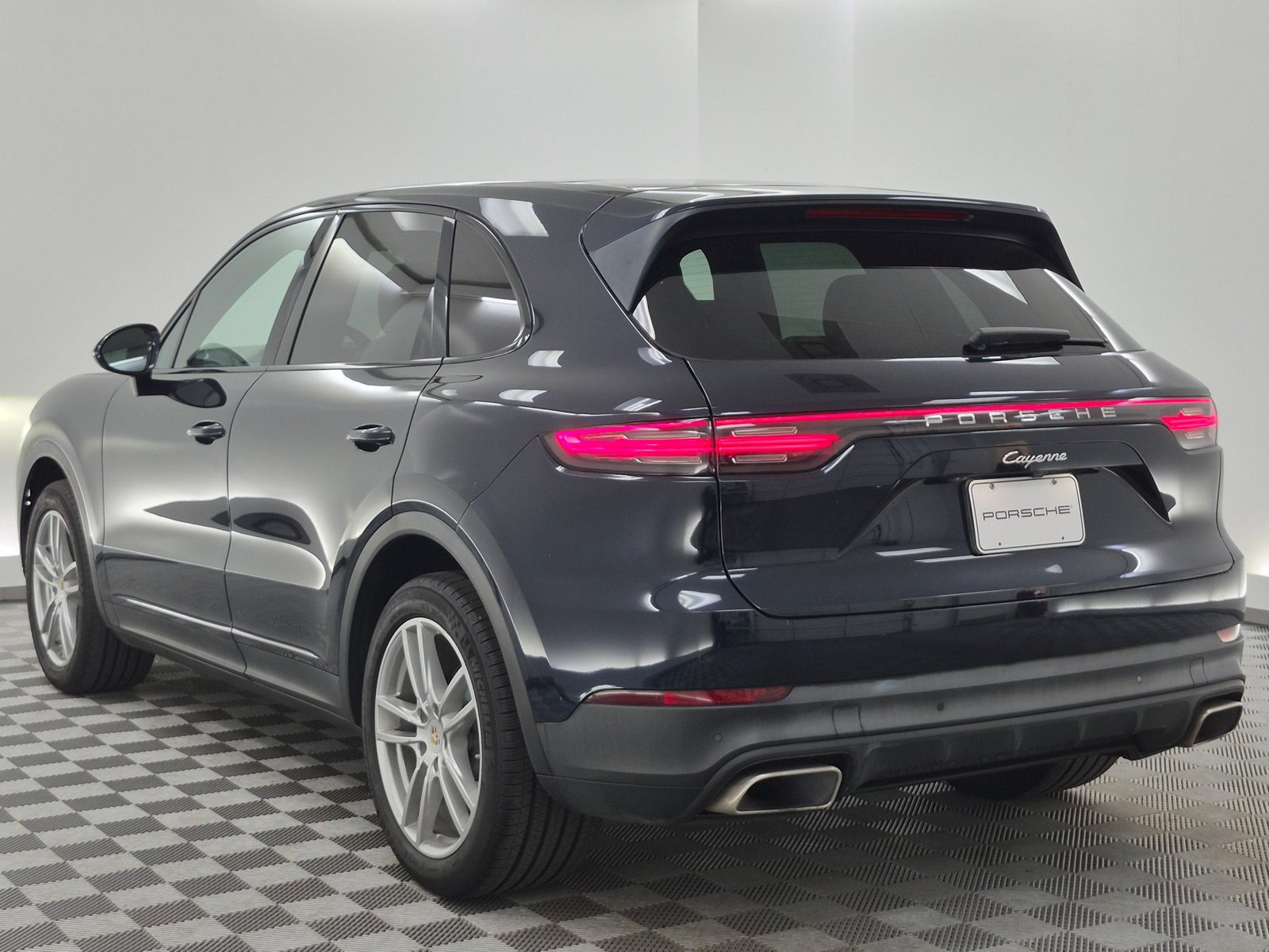Used 2019 Porsche Cayenne AWD/4WD image 3
