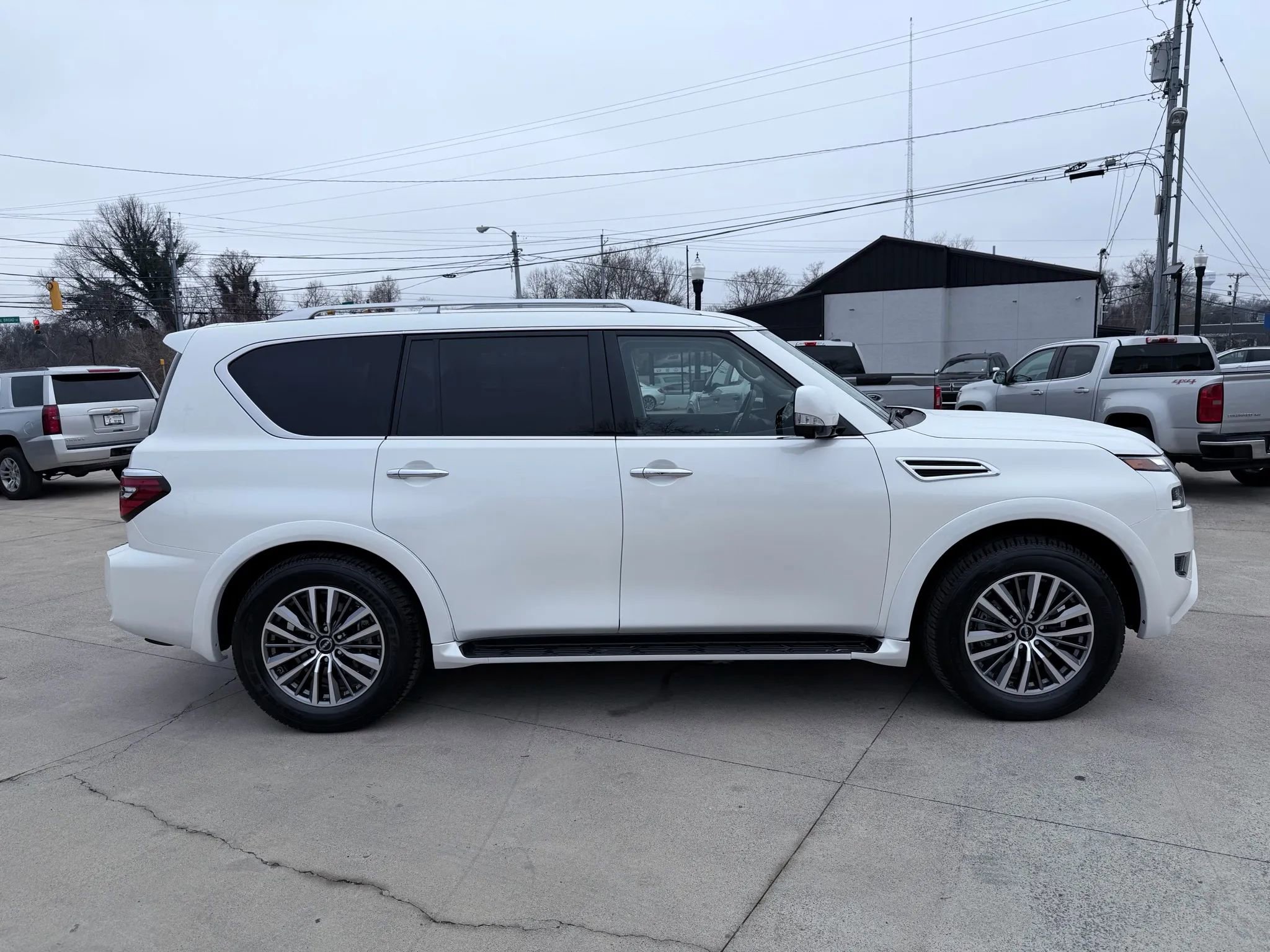 Used 2024 Nissan Armada SL w/ Captain's Chairs Package image 6
