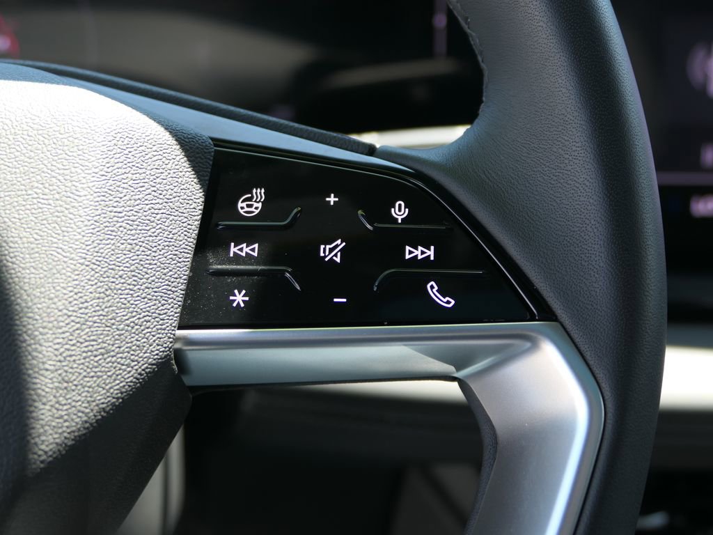 Used 2025 Audi Q6 e-tron Premium image 14