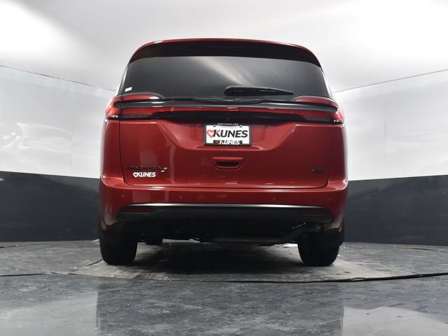 New 2026 Chrysler Pacifica Select AWD/4WD image 50
