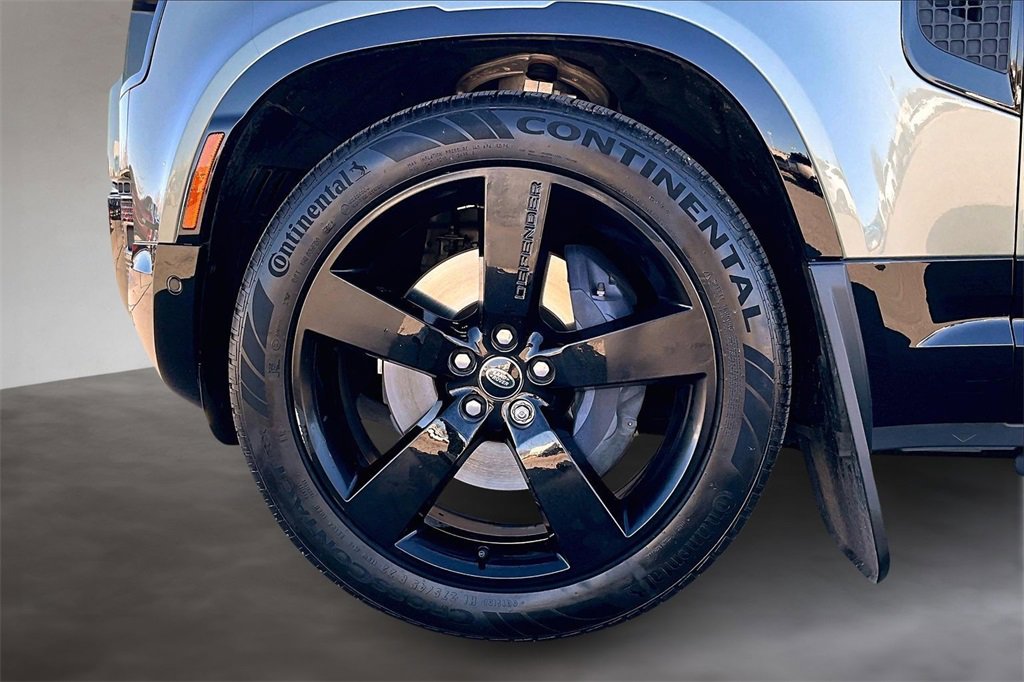 Certified 2025 Land Rover Defender 110 X-Dynamic SE image 8