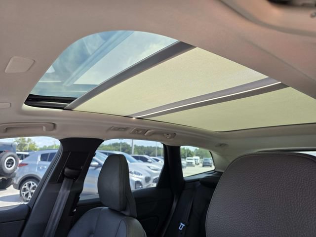 Used 2025 Volvo XC60 B5 Plus w/ Protection Package Premier AWD/4WD image 9