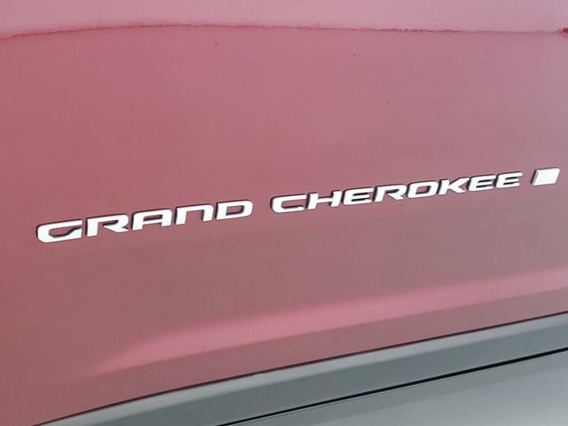 Used 2023 Jeep Grand Cherokee Laredo AWD/4WD image 8