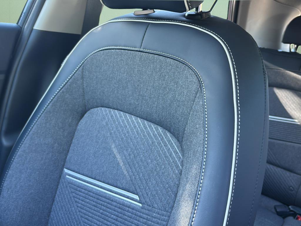 Certified 2023 Hyundai Venue Limited FWD image 45