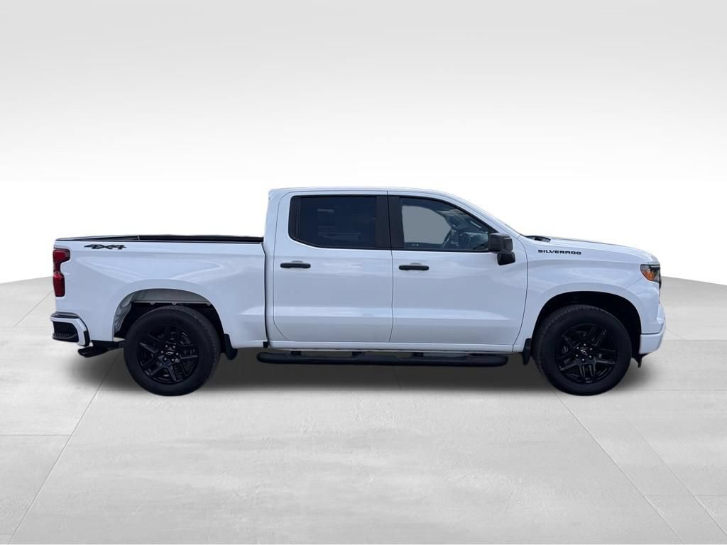 Used 2024 Chevrolet Silverado 1500 Custom w/ Dark Appearance Package AWD/4WD image 24