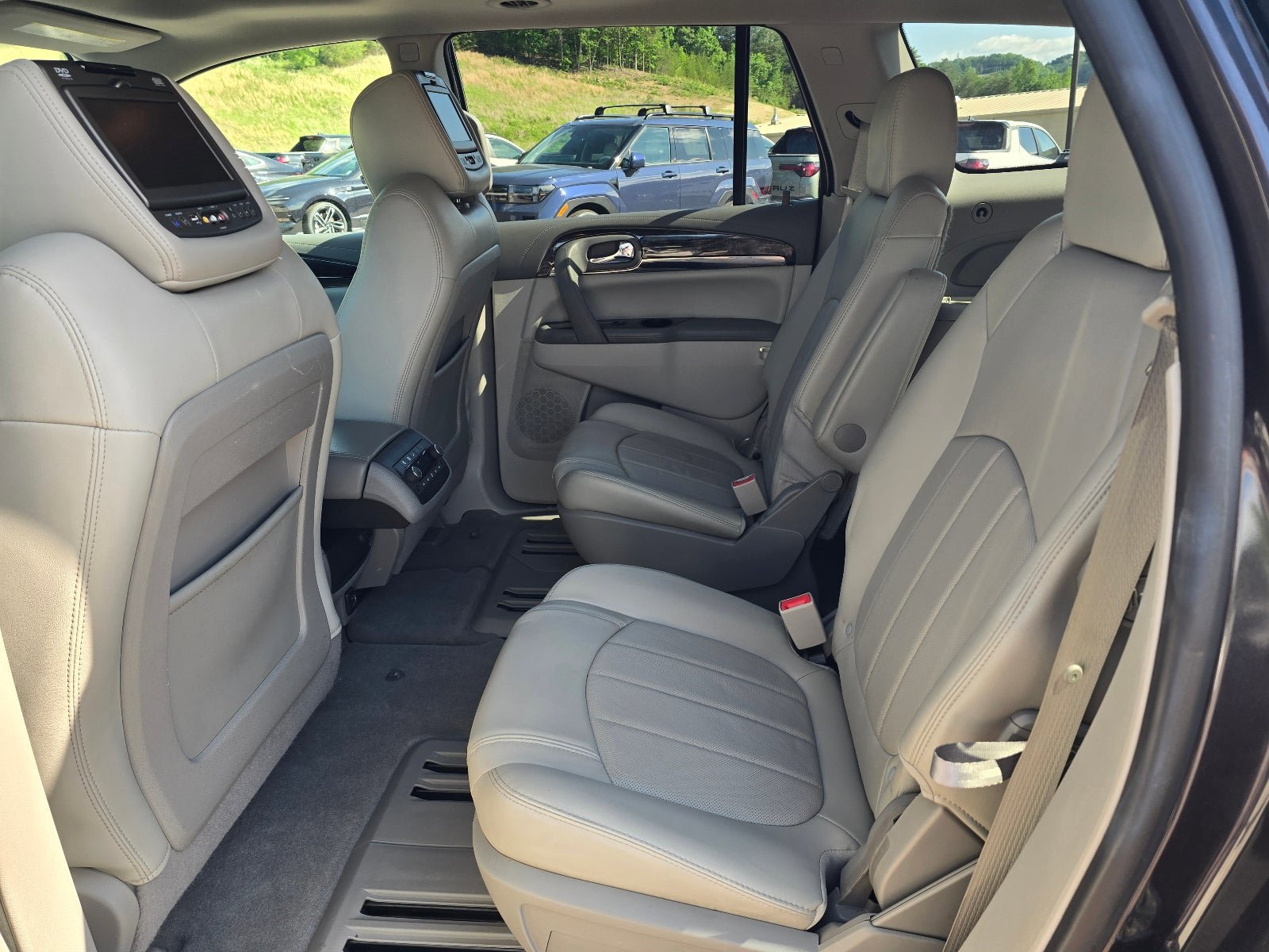 Used 2017 Buick Enclave Premium w/ Experience Buick Package FWD image 12
