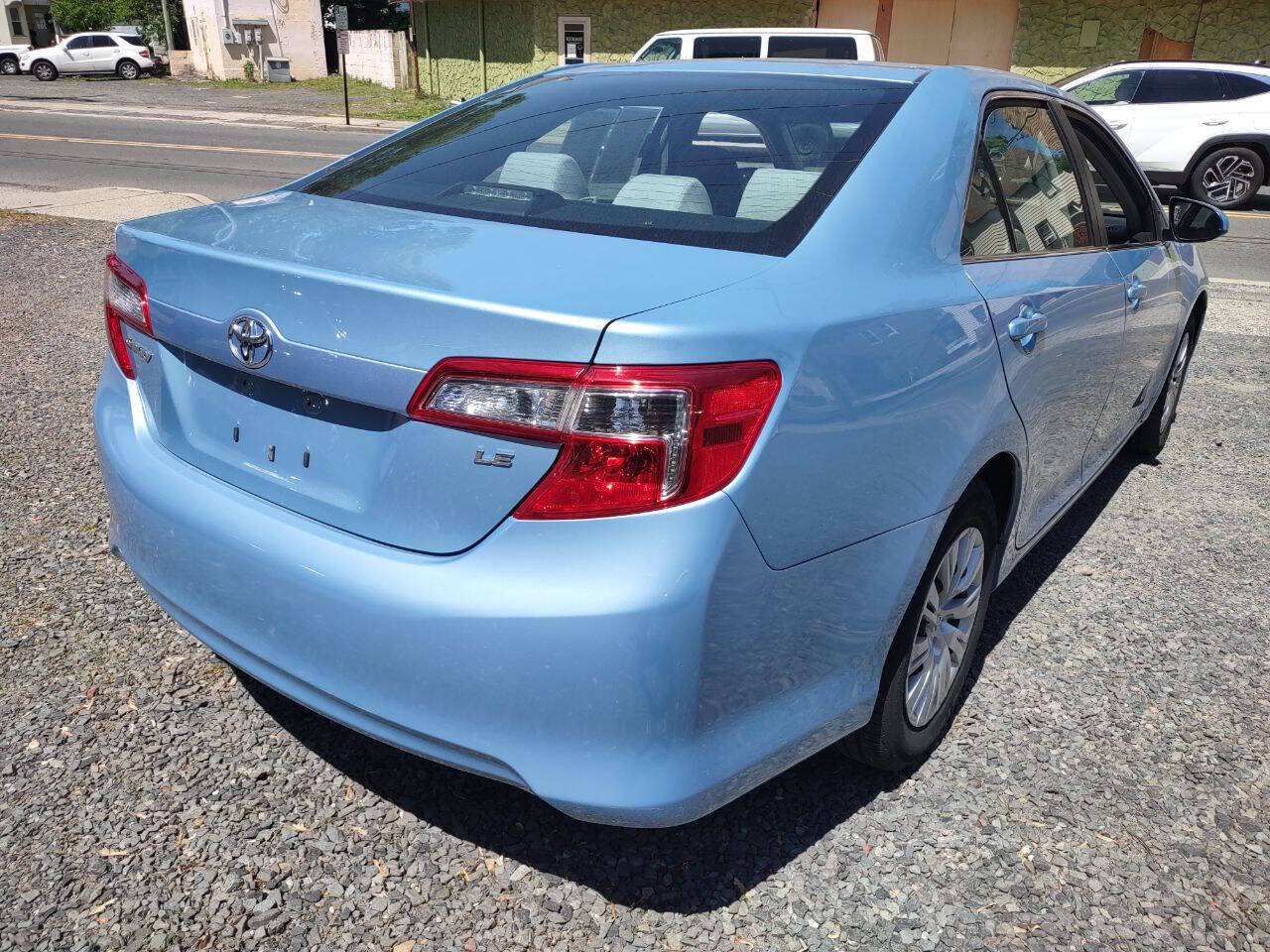 Used 2012 Toyota Camry LE FWD image 4