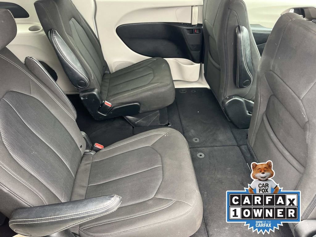 Used 2023 Chrysler Voyager LX image 19