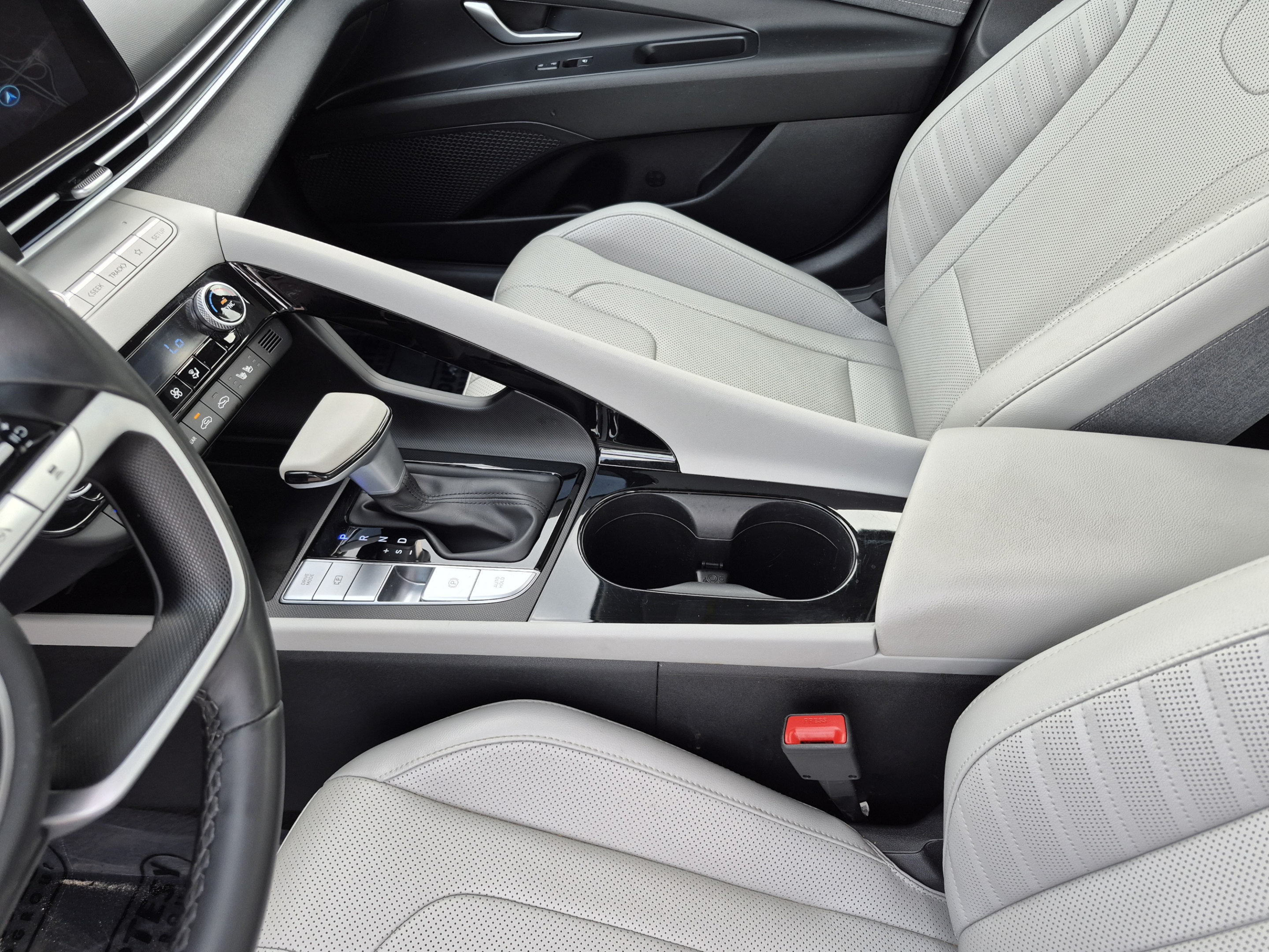 Used 2023 Hyundai Elantra Limited FWD image 21
