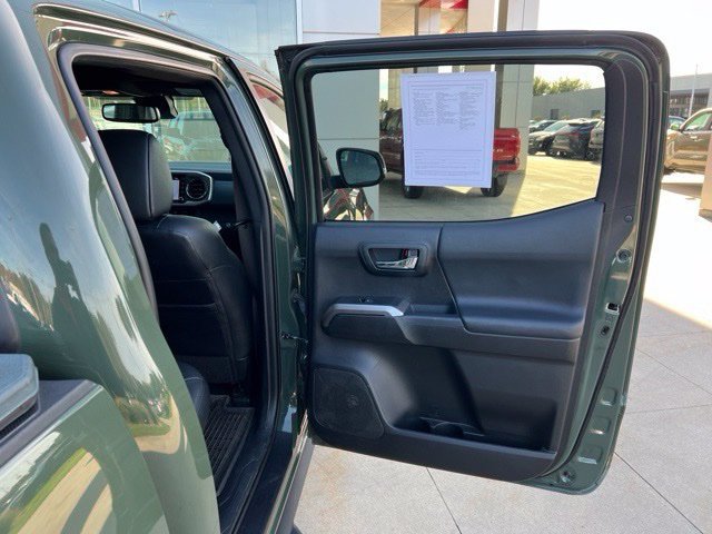 Used 2021 Toyota Tacoma Limited AWD/4WD image 33