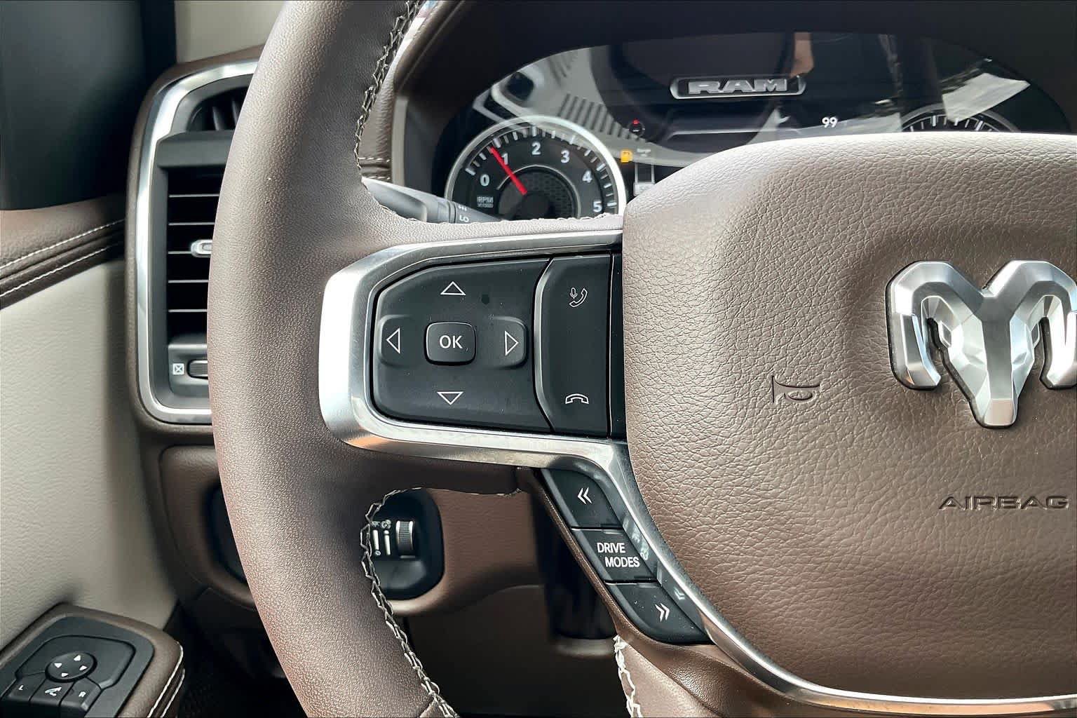 Used 2025 RAM 1500 Laramie AWD/4WD image 34