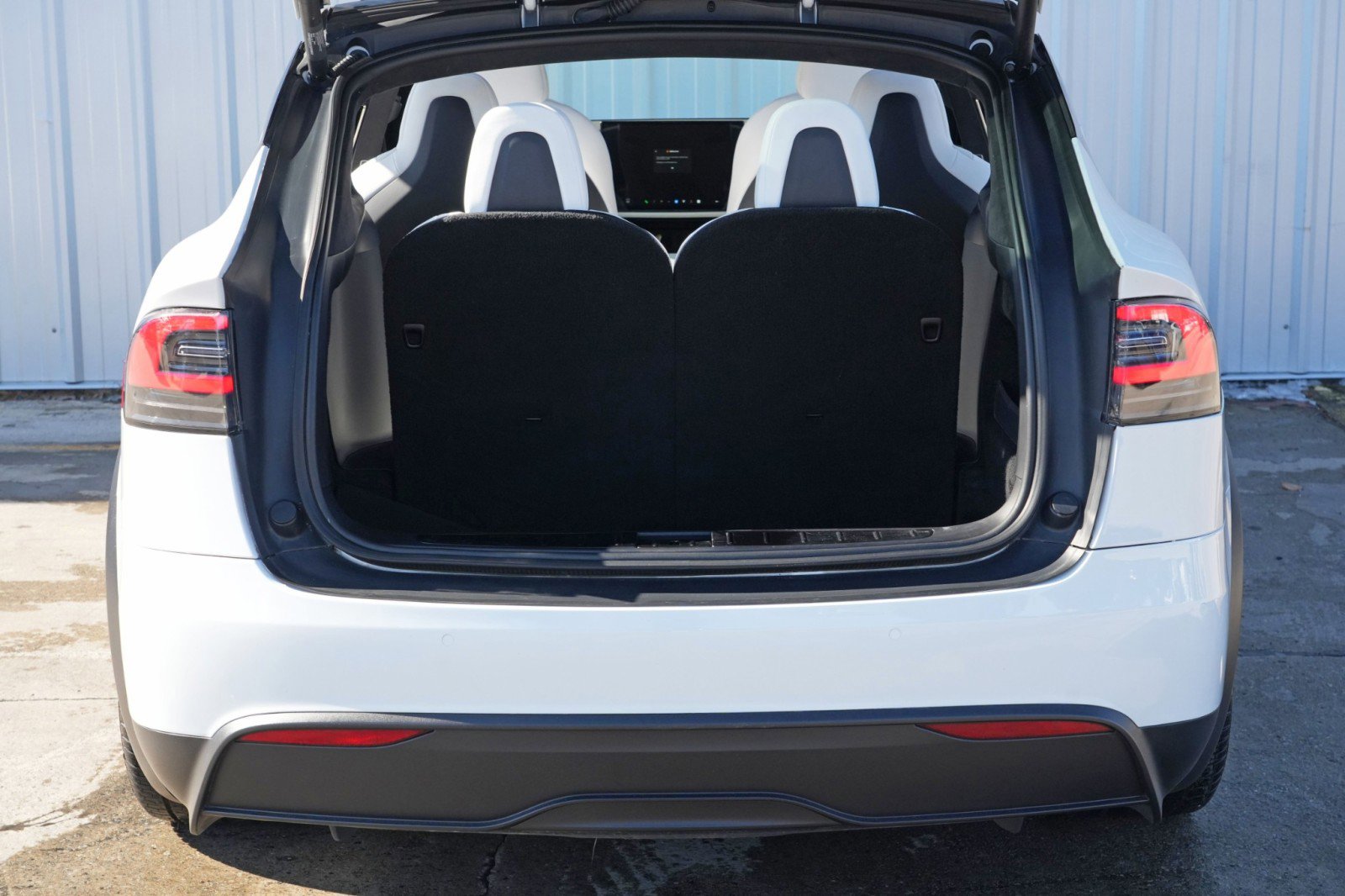 Used 2022 Tesla Model X image 10