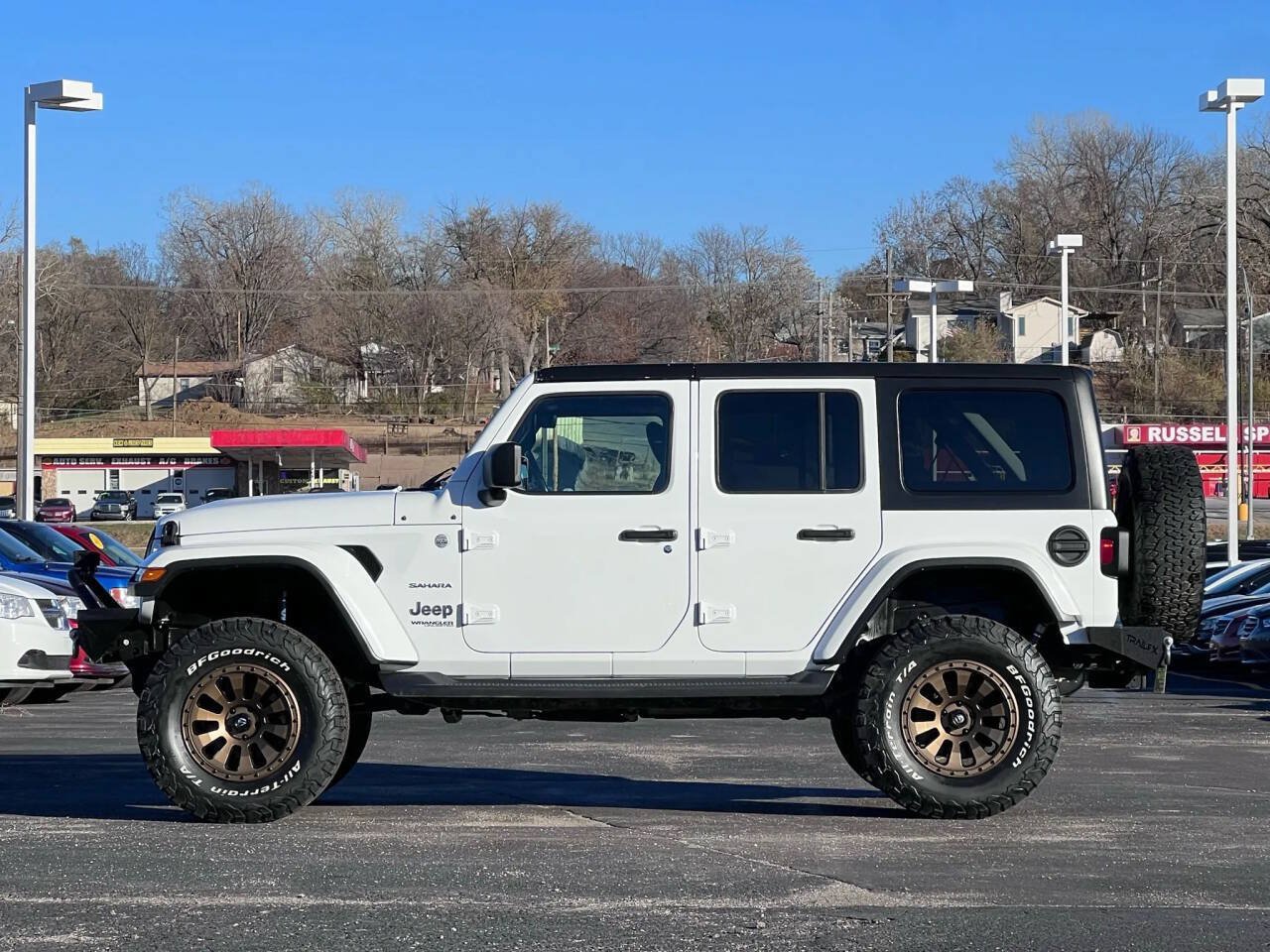 Used 2020 Jeep Wrangler Unlimited Sahara w/ Uconnect 4C Nav & Sound Group AWD/4WD image 4