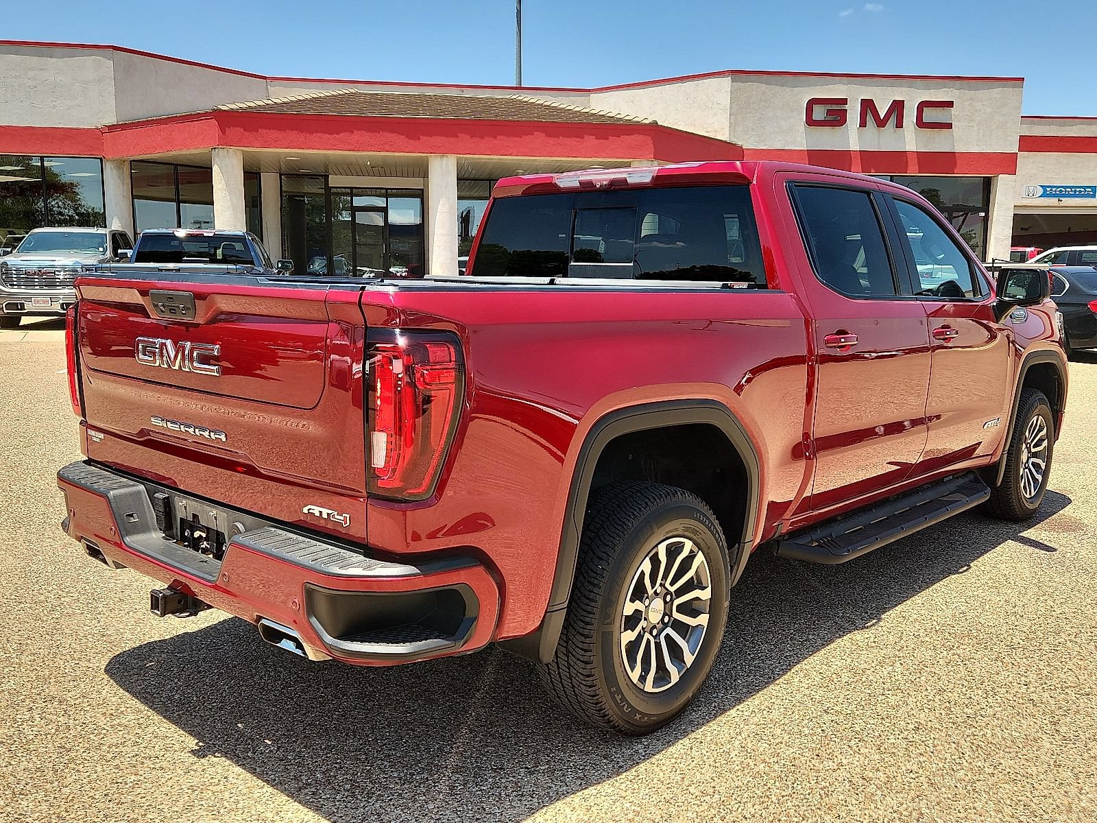 Used 2020 GMC Sierra 1500 AT4 w/ Off-Road Performance Package AWD/4WD image 4