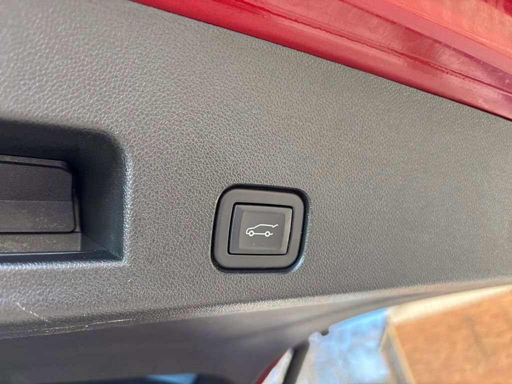 Used 2024 Chevrolet Traverse RS image 14