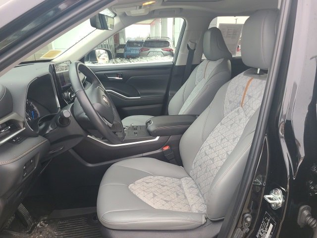Used 2023 Toyota Highlander Bronze Edition image 17