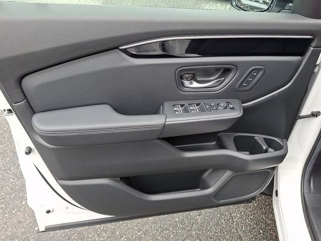 Used 2025 Honda Pilot Touring image 10