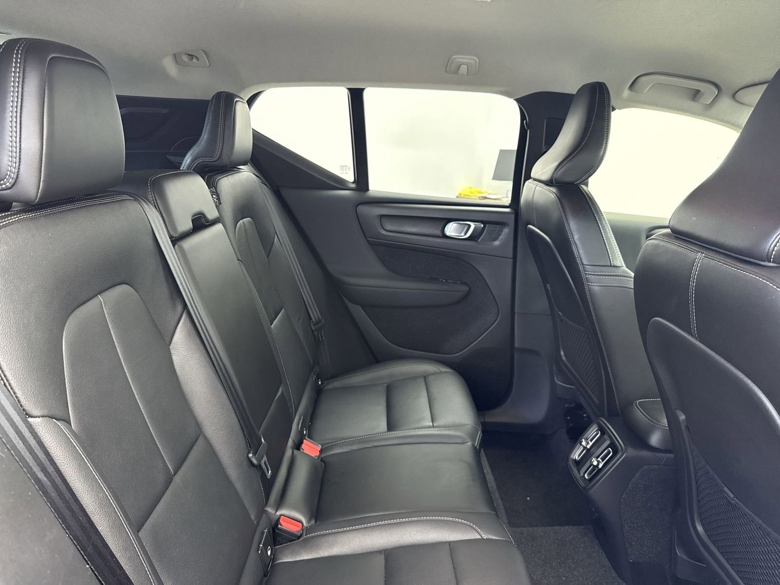 Used 2019 Volvo XC40 T5 Momentum image 36