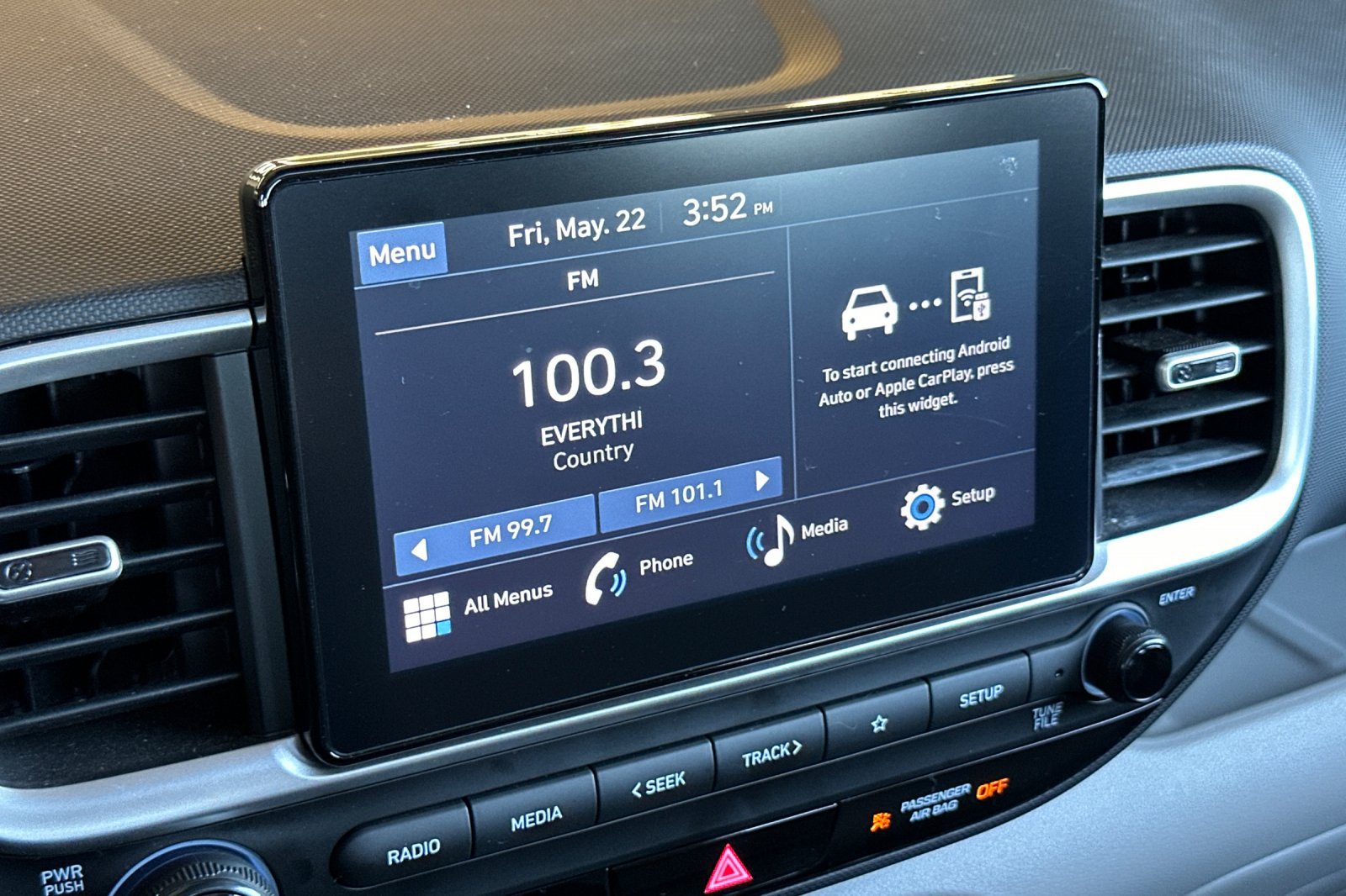 Certified 2025 Hyundai Venue SEL FWD image 18