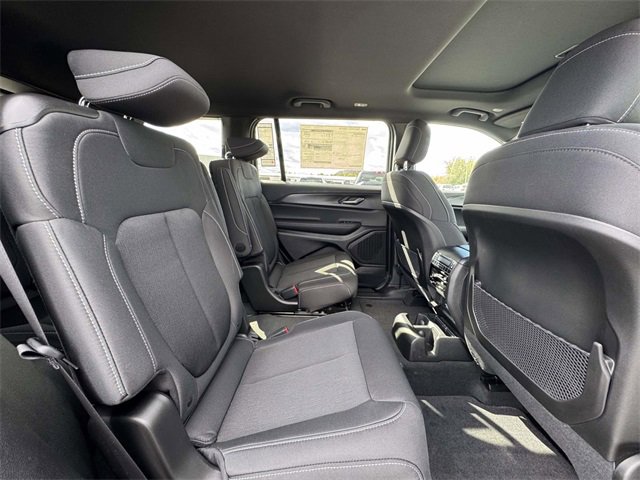 New 2025 Jeep Grand Cherokee L Laredo w/ Luxury Tech Group I image 15