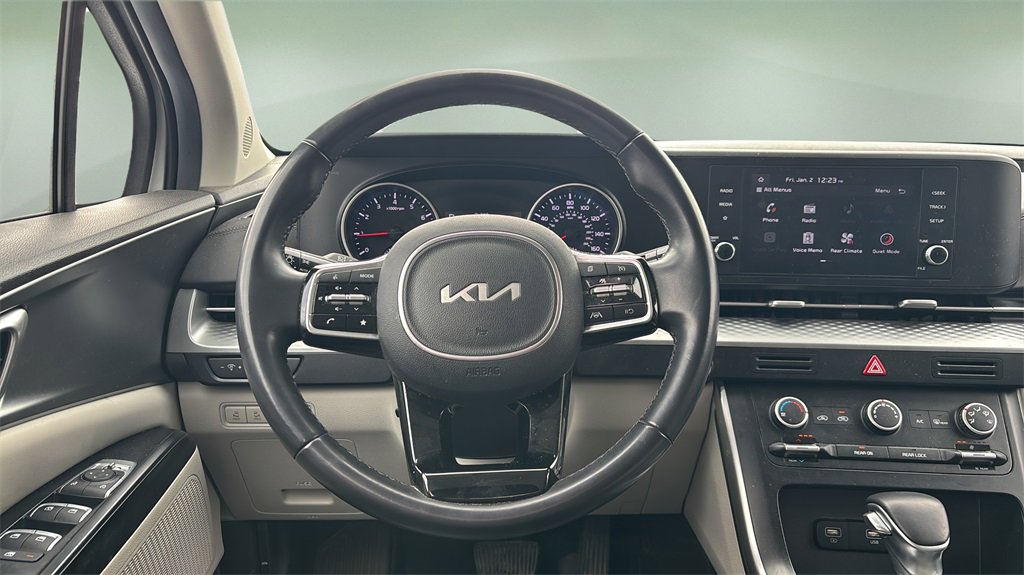 Used 2022 Kia Carnival LX image 14