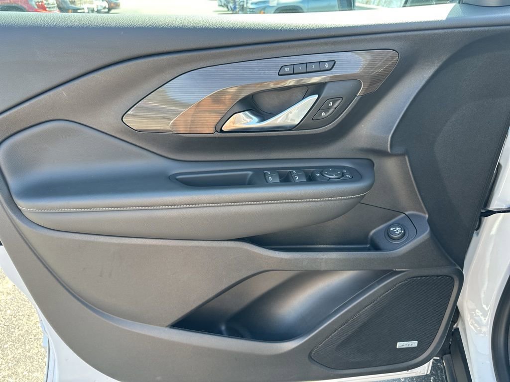 Used 2024 GMC Terrain Denali w/ Denali Premium Package image 17