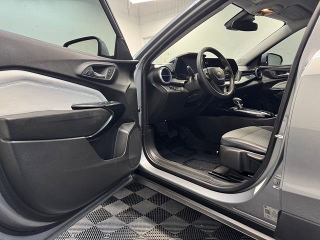 Used 2024 Chevrolet Trax LT image 11