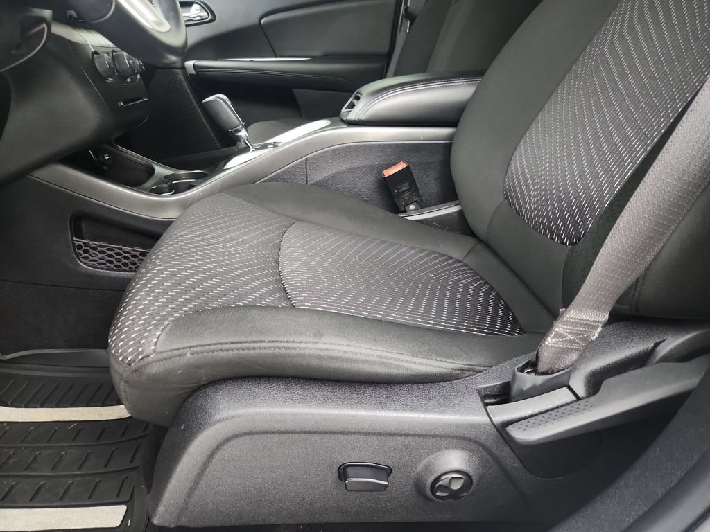Used 2020 Dodge Journey SE w/ SE Popular Equipment Group FWD image 22