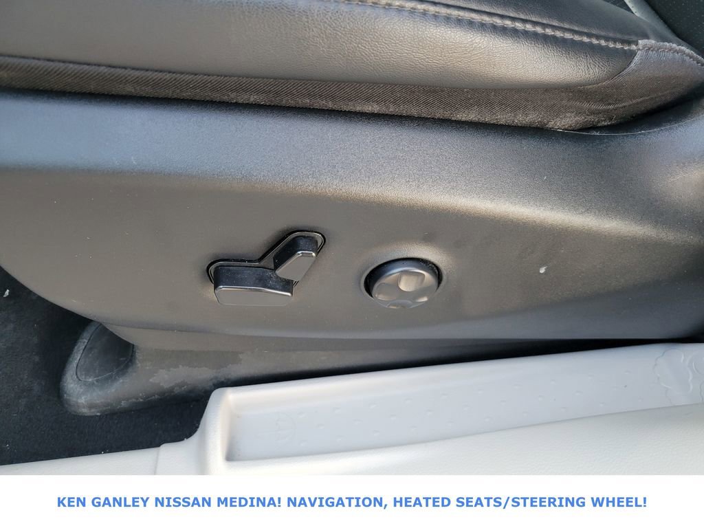 Used 2024 Chrysler Pacifica Select image 36