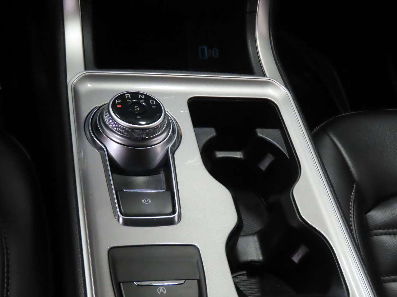 Used 2024 Ford Edge SEL image 8