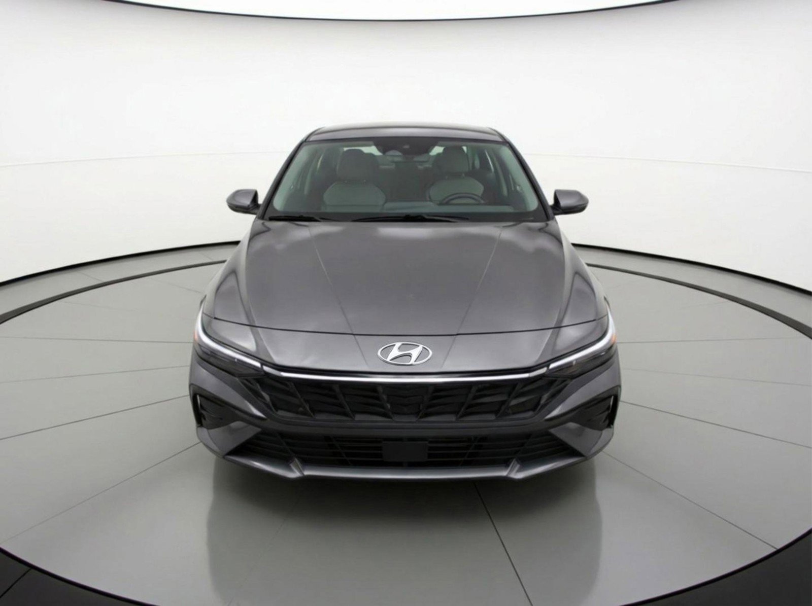 Used 2025 Hyundai Elantra SEL FWD image 2