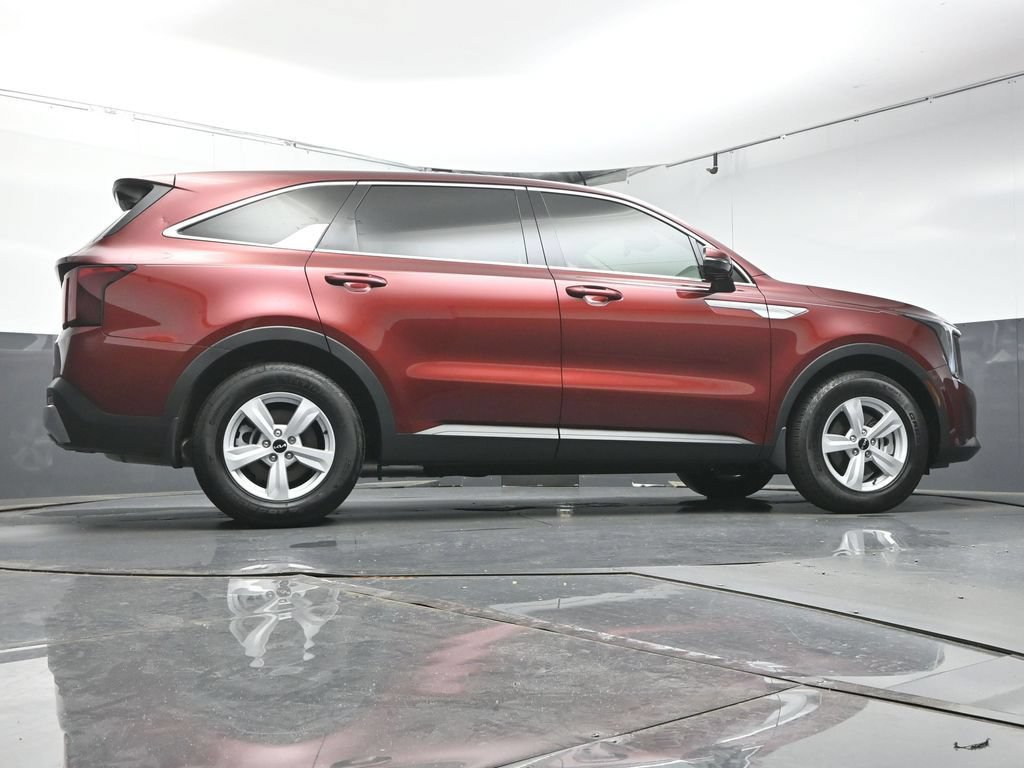 Used 2025 Kia Sorento LX FWD image 39
