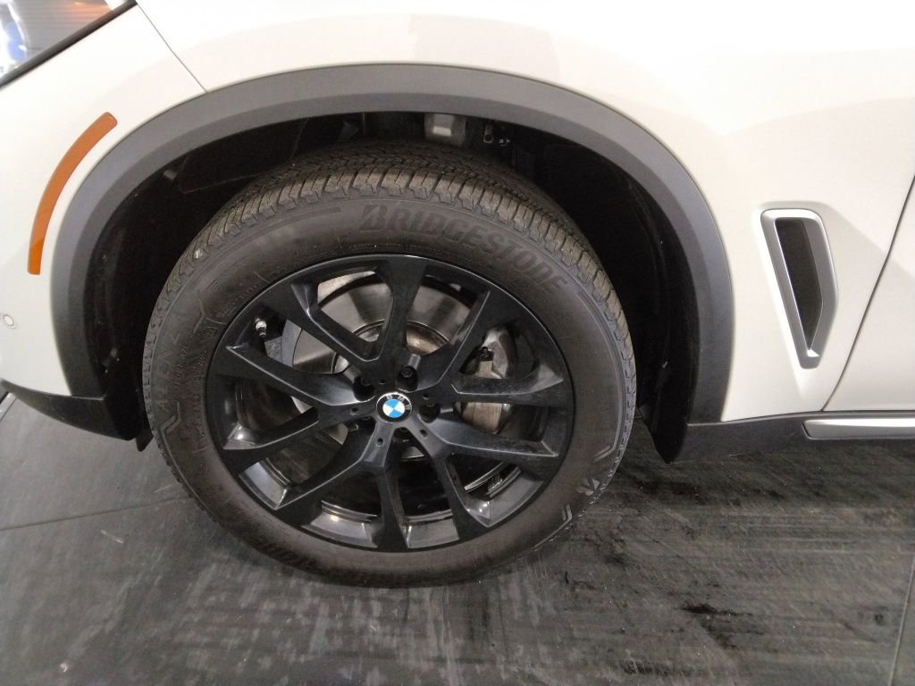 Used 2022 BMW X5 xDrive40i w/ Executive Package image 47