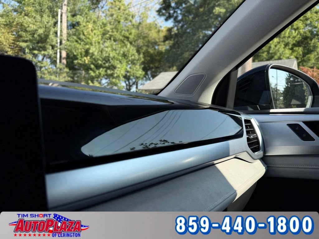 Used 2025 Volkswagen Taos SE AWD/4WD image 41