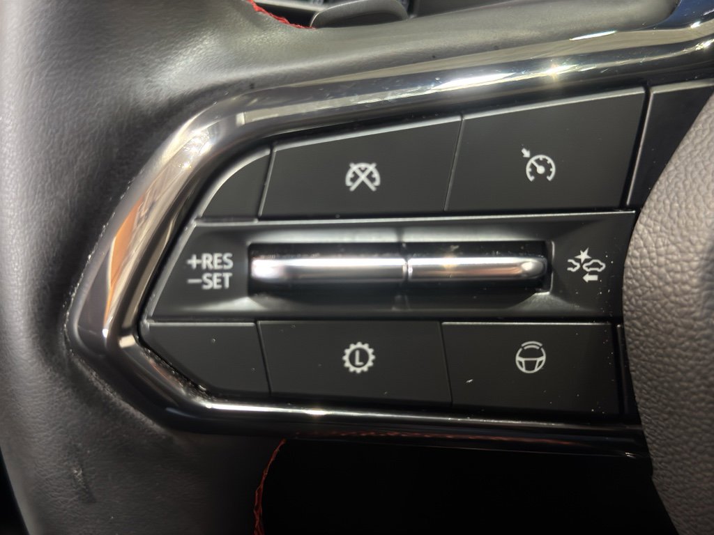 Used 2025 Chevrolet Traverse RS image 25