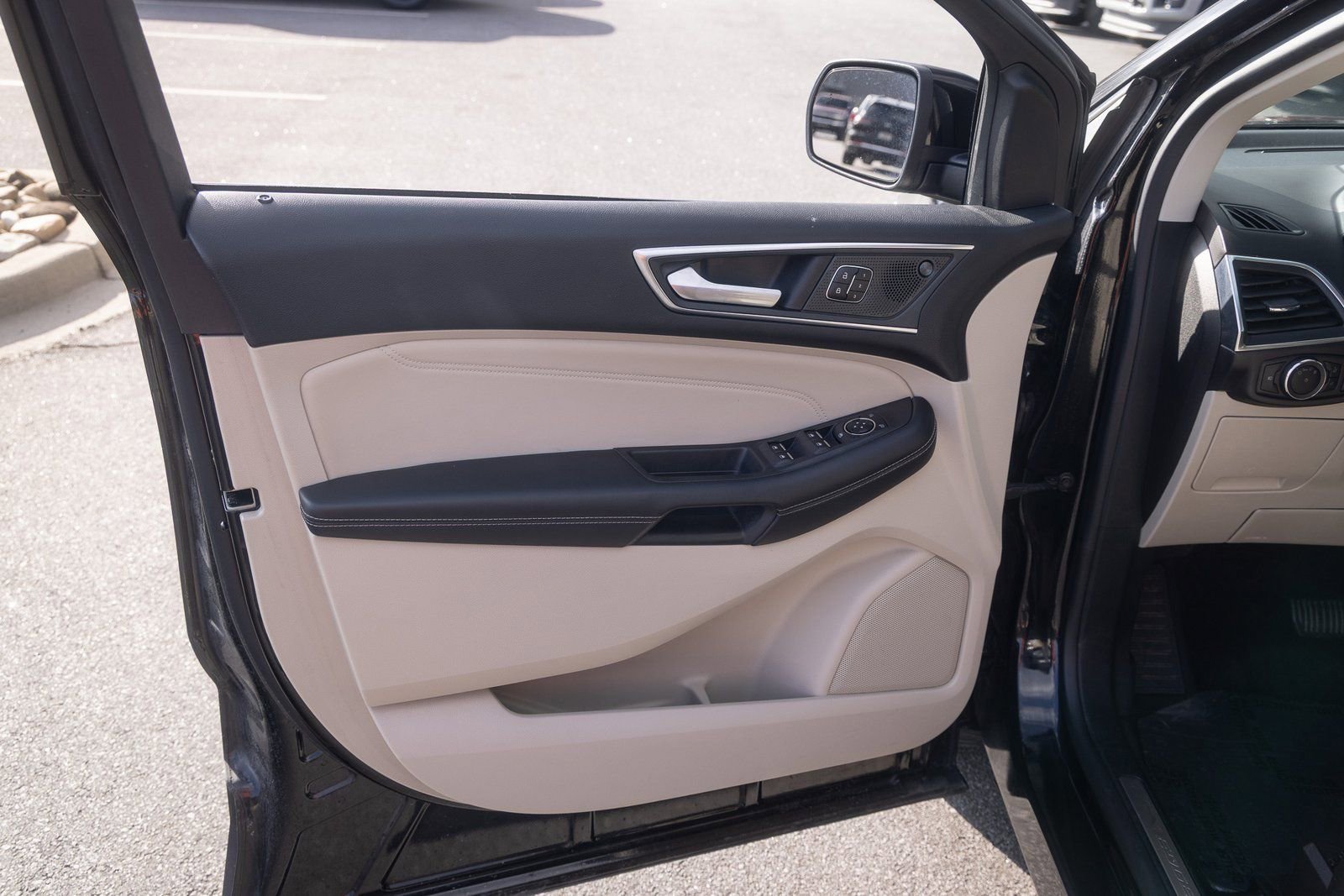 Used 2024 Ford Edge Titanium AWD/4WD image 16