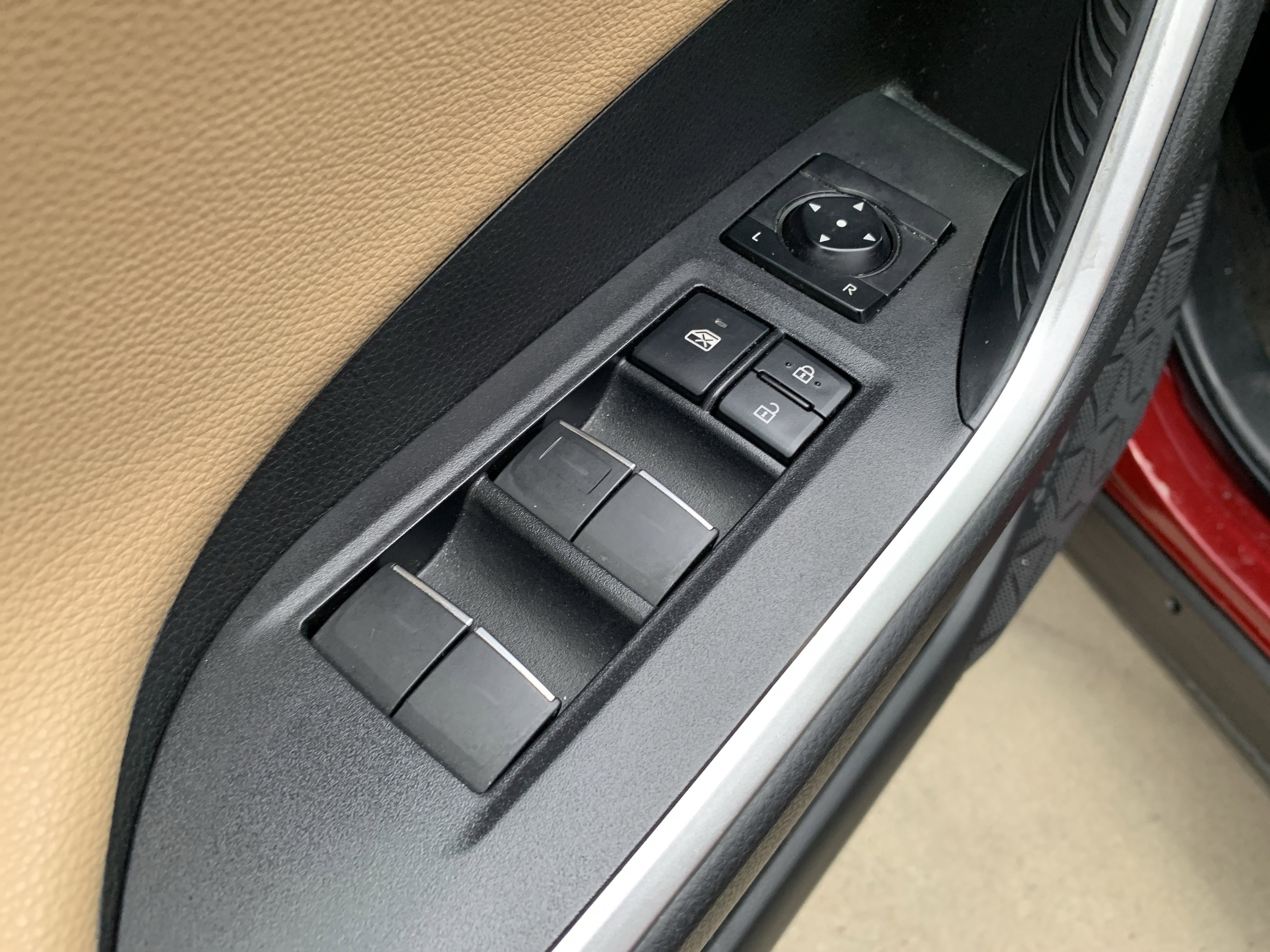 Used 2023 Toyota RAV4 Limited image 15