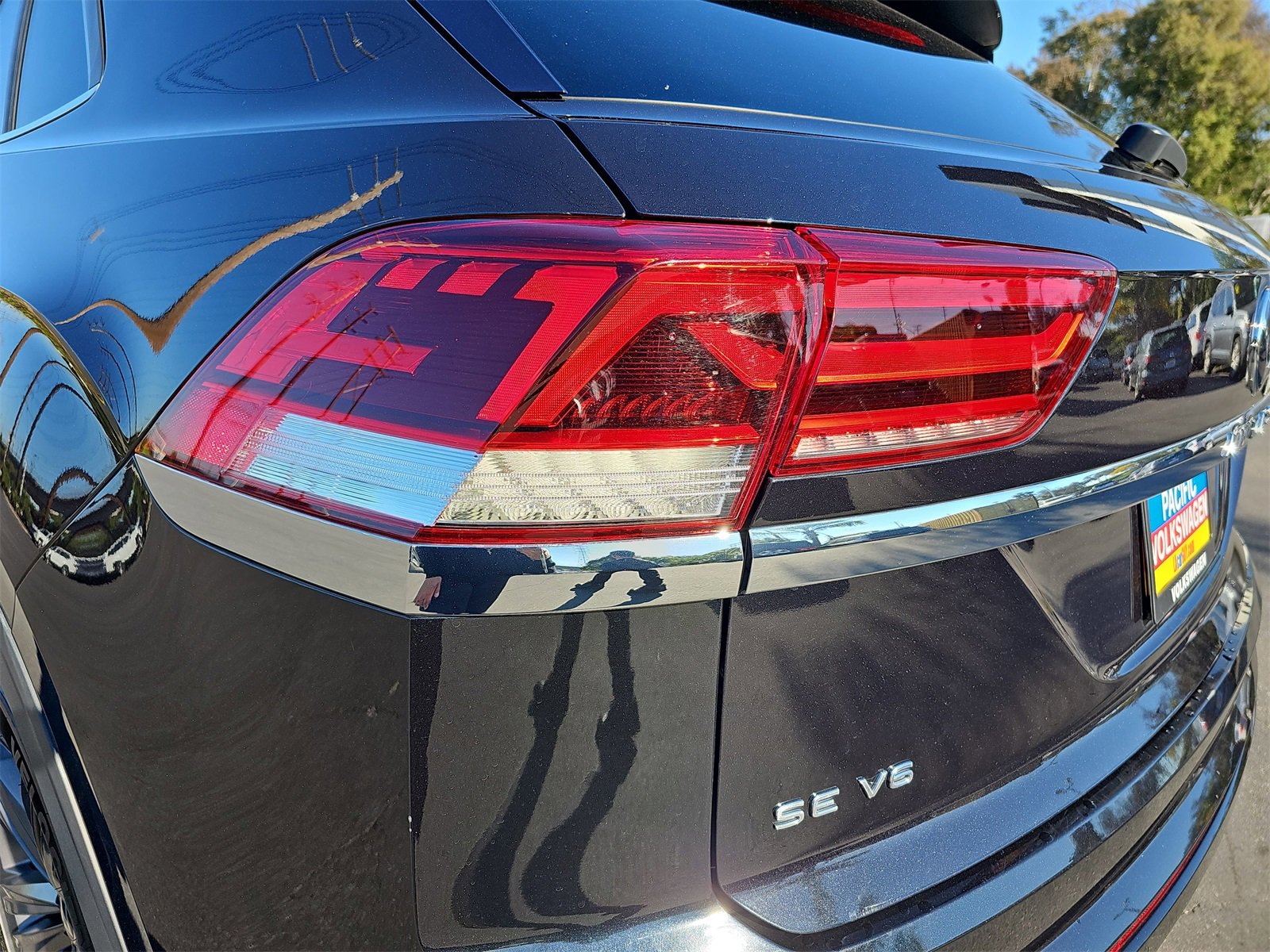 Used 2021 Volkswagen Atlas Cross Sport SE w/ Panoramic Sunroof Package image 36