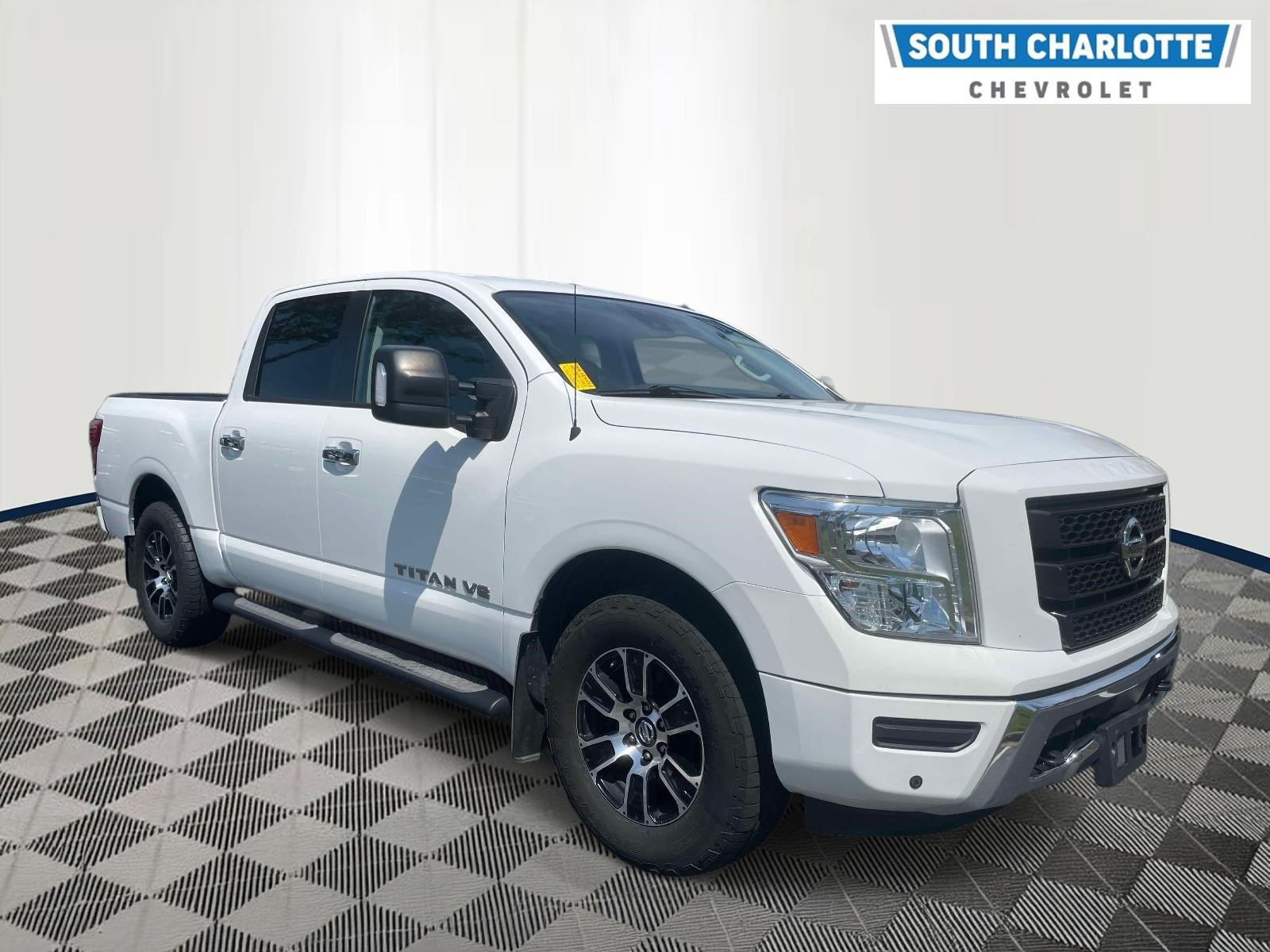Used 2020 Nissan Titan SV w/ SV Convenience Package AWD/4WD image 3
