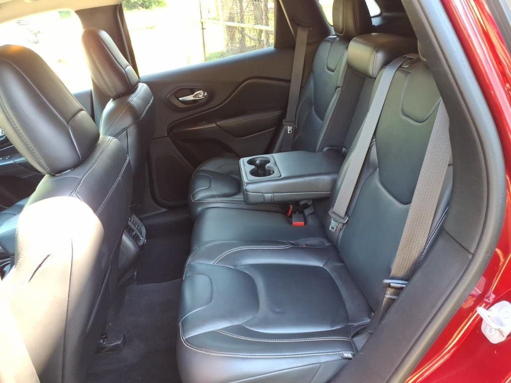 Used 2016 Jeep Cherokee Limited AWD/4WD image 30