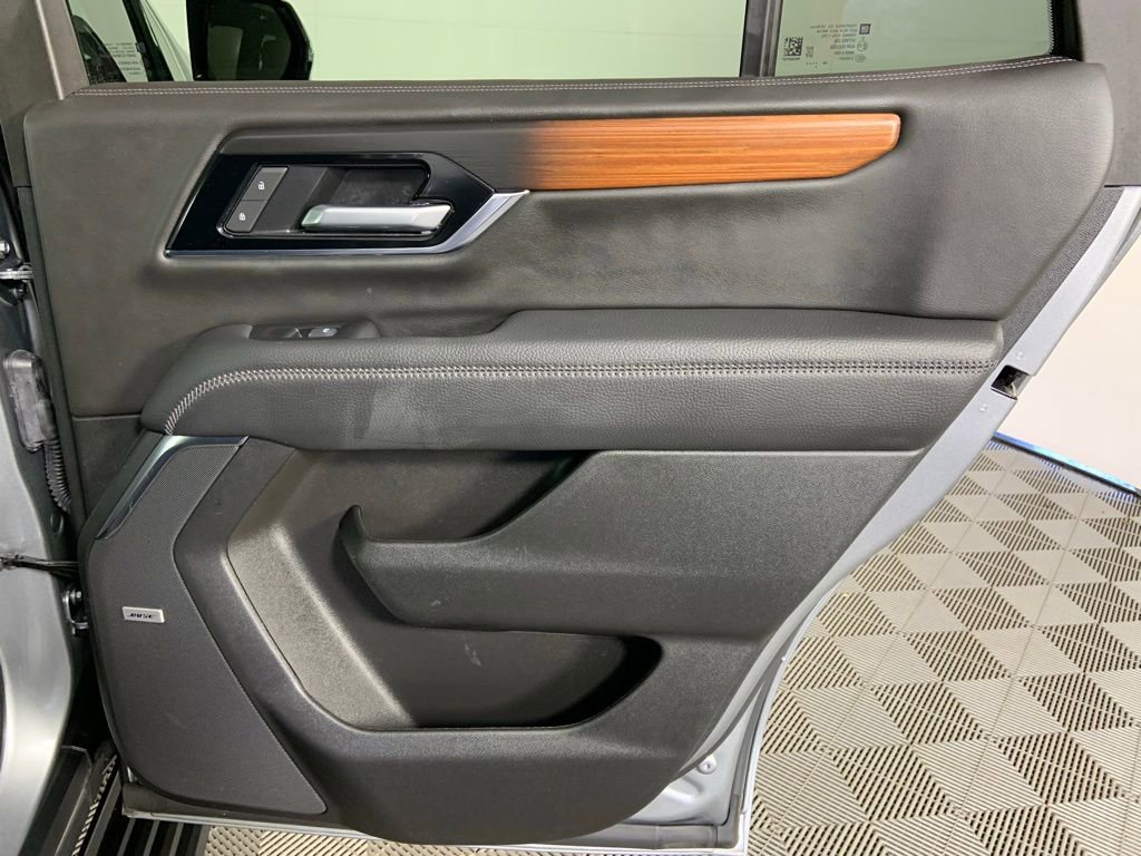 Used 2025 GMC Yukon Denali w/ Sun & Power Step Package image 14