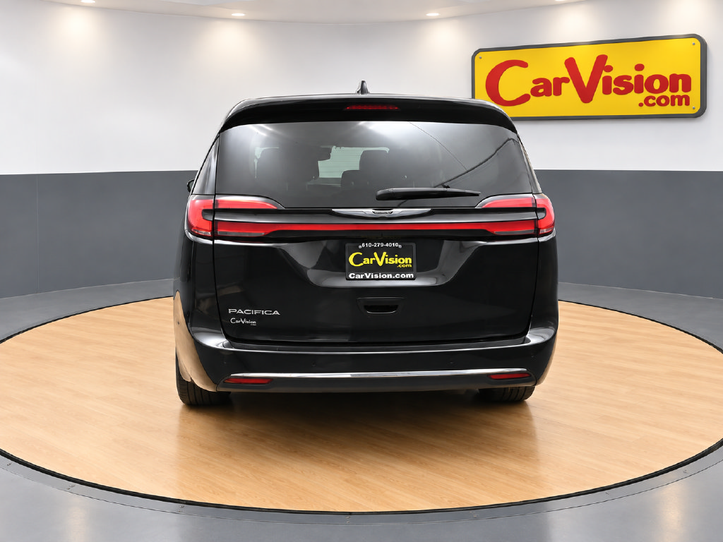 Used 2024 Chrysler Pacifica Touring-L FWD image 4