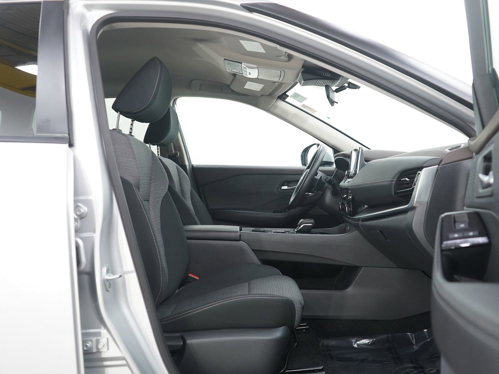 Used 2022 Nissan Rogue SV image 11