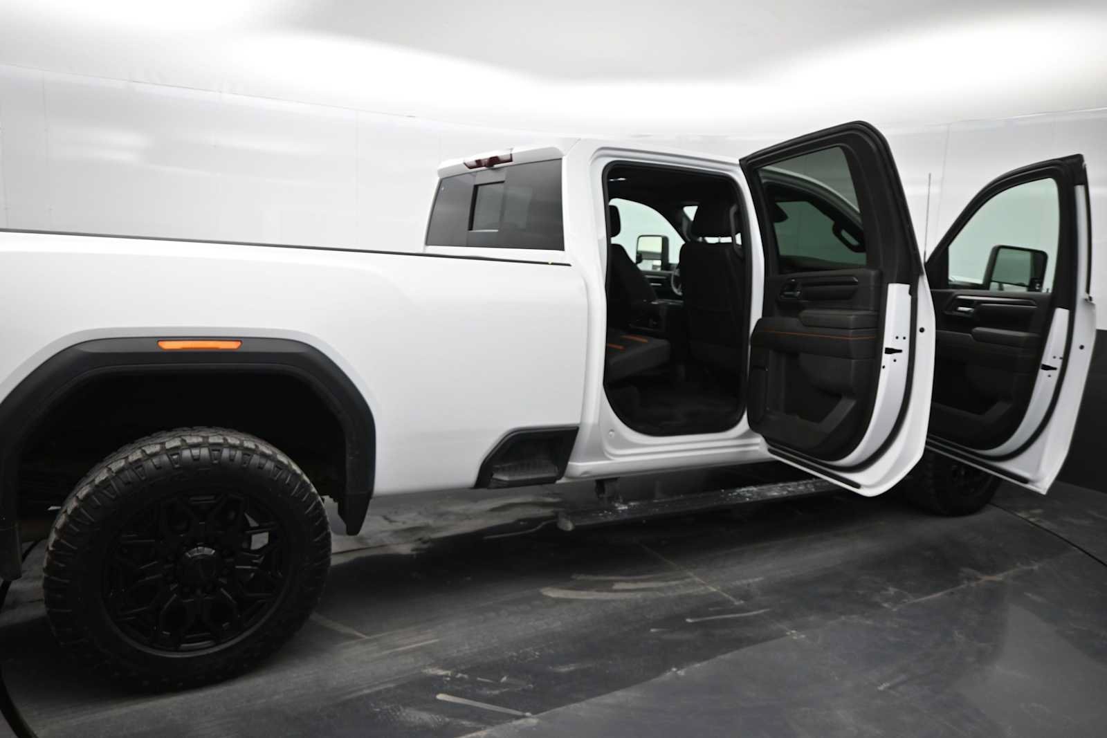 Used 2024 GMC Sierra 2500 AT4 w/ AT4 Premium Plus Package AWD/4WD image 37