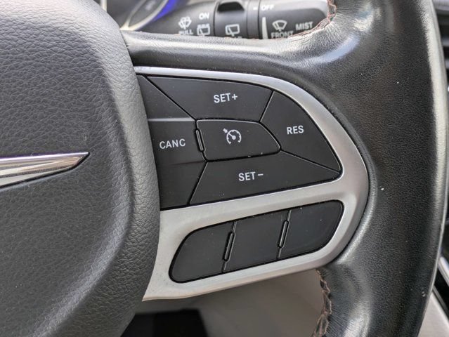 Used 2019 Chrysler Pacifica Touring-L FWD image 28